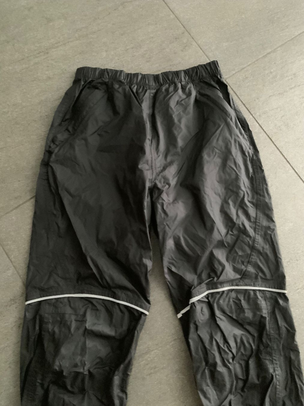Hosen: Regenhose schwarz 146/152 – Gebraucht aus Schübelbach von S1CH 1