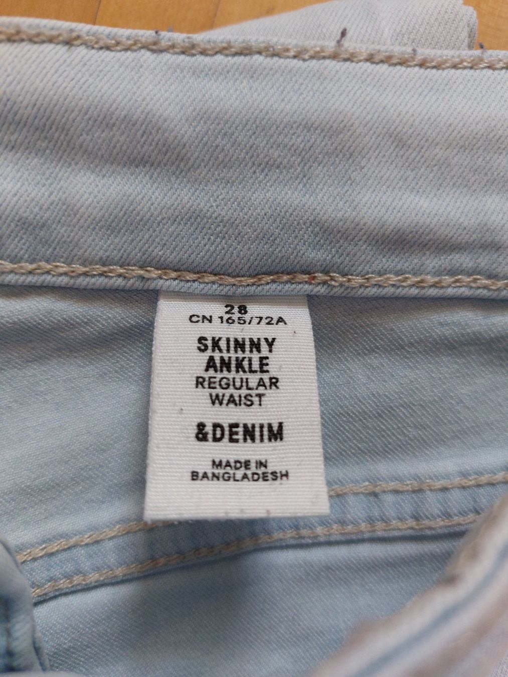 H&M Pantaloni: H&M Skinny Jeans hellblau – Usato da Neftenbach venduto da lor_7thq 2