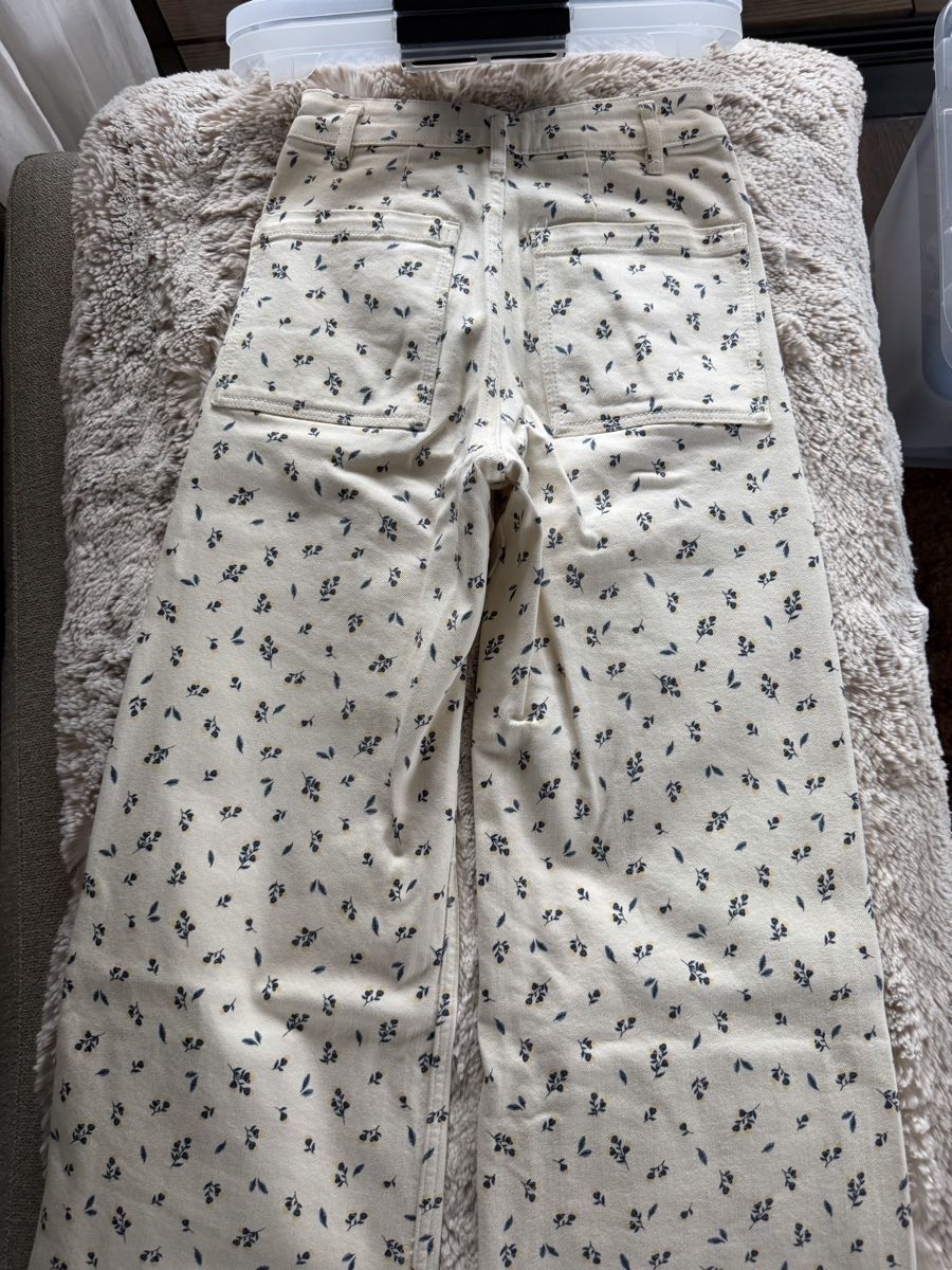 Zara Jeans: Zara Hose floral – Usato da Freienbach venduto da dan_9rjy 2