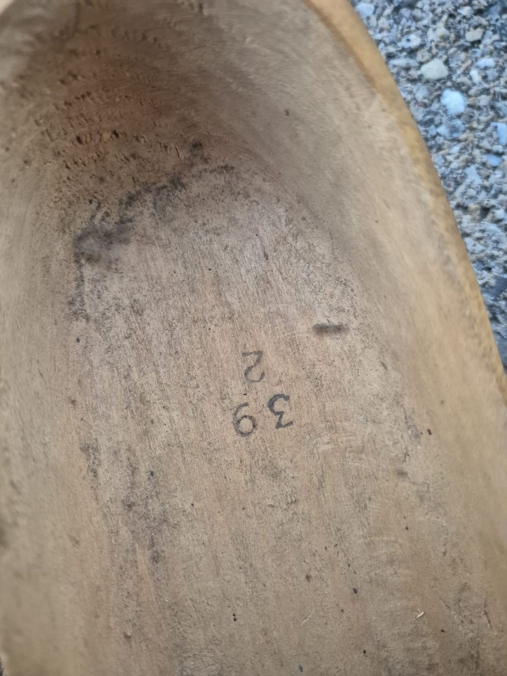 Scarpe da uomo: Paire de sabots artisanaux suisses en bois – Usato da Glovelier venduto da Shedowan 1
