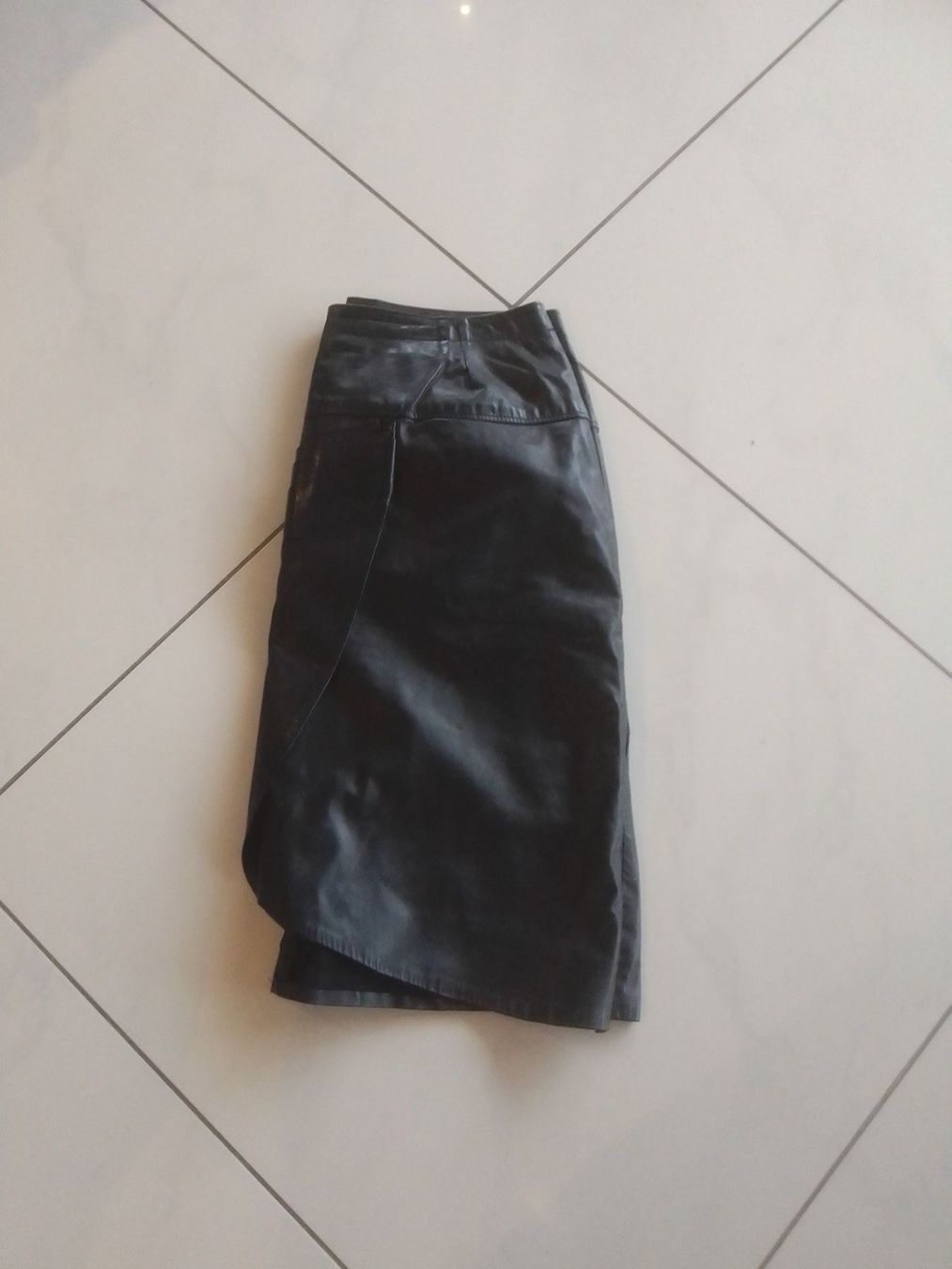 Gonne: Jupe en cuir véritable – Usato da La Chaux-de-Fonds venduto da Boutique333