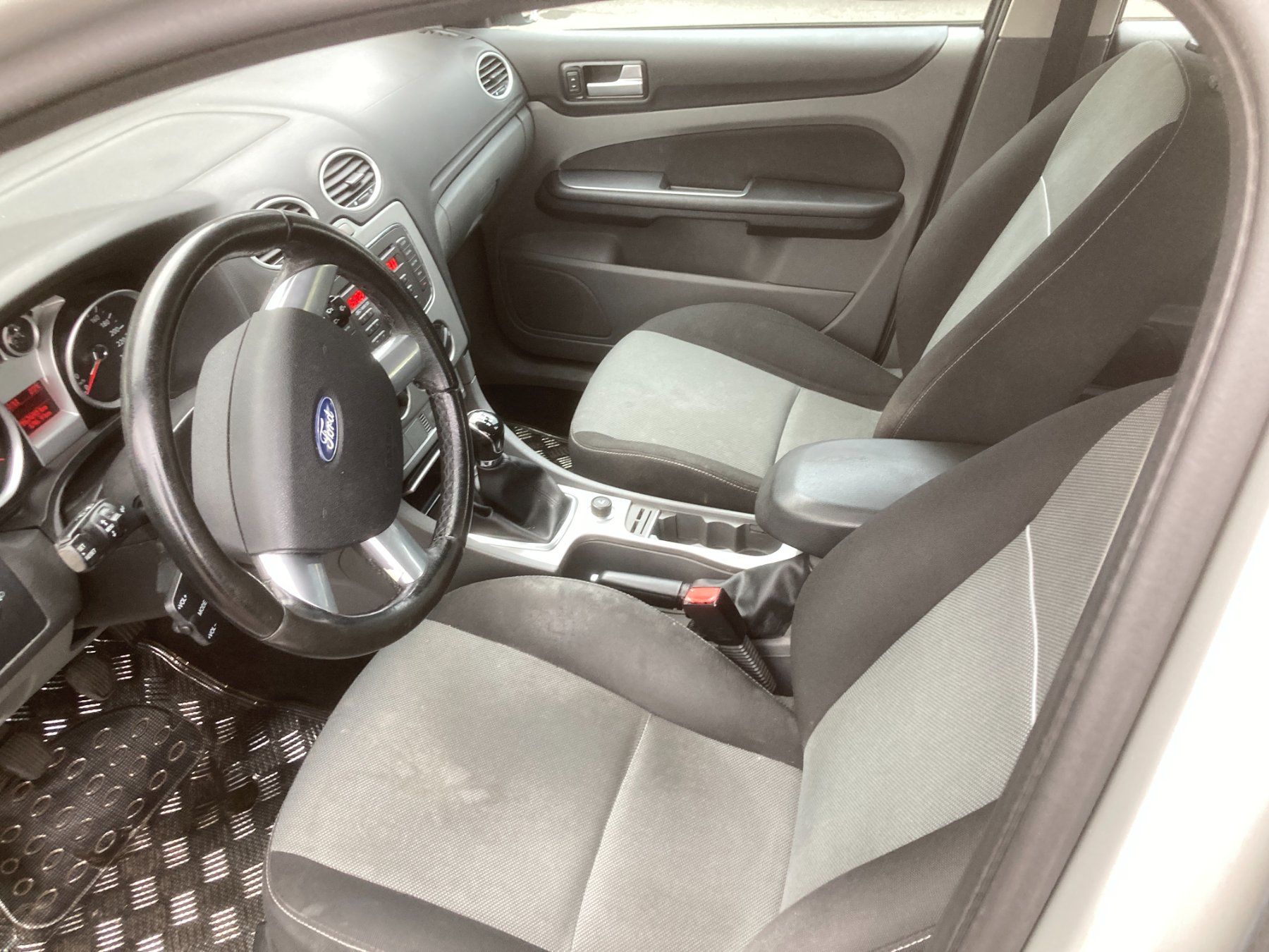 Ford Autos: Ford Focus 1.6 TDCI für Export oder Bastler – Gebraucht aus Cham von WB2223 6