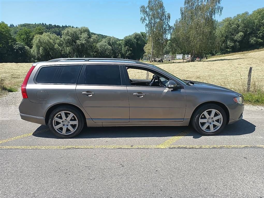 Volvo Autos: Volvo V70 III D5 – Gebraucht aus Biel/Bienne von Deutz6206A 1