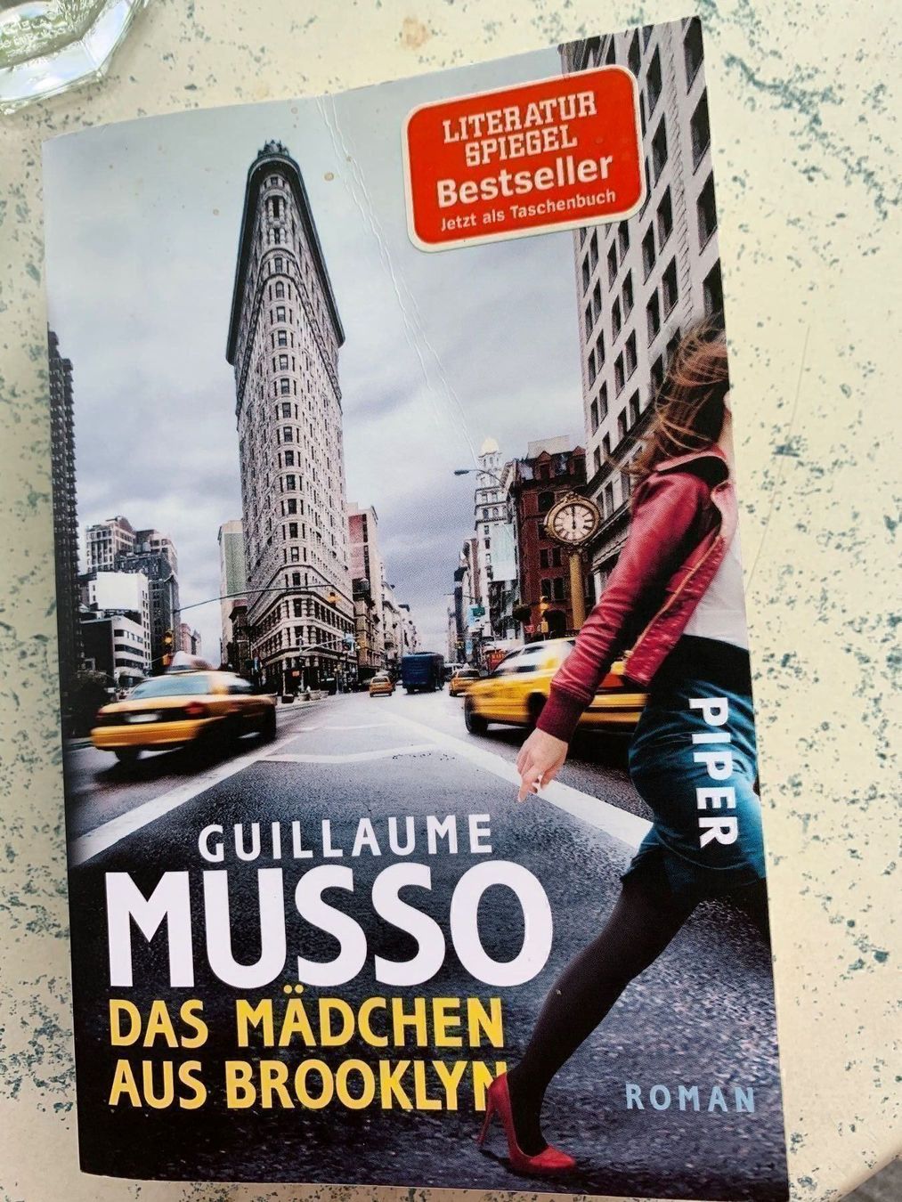Libri: Das Mädchen aus Brooklyn -Guillaume Musso – Nuovo (secondo la descrizione) da Eichberg venduto da Jaasaa96