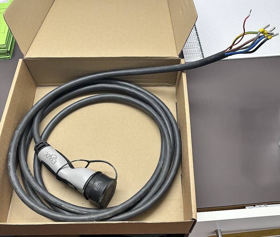 Cavi: Auto Ersatzladekabel E- line – Usato da Zweisimmen venduto da ERufener