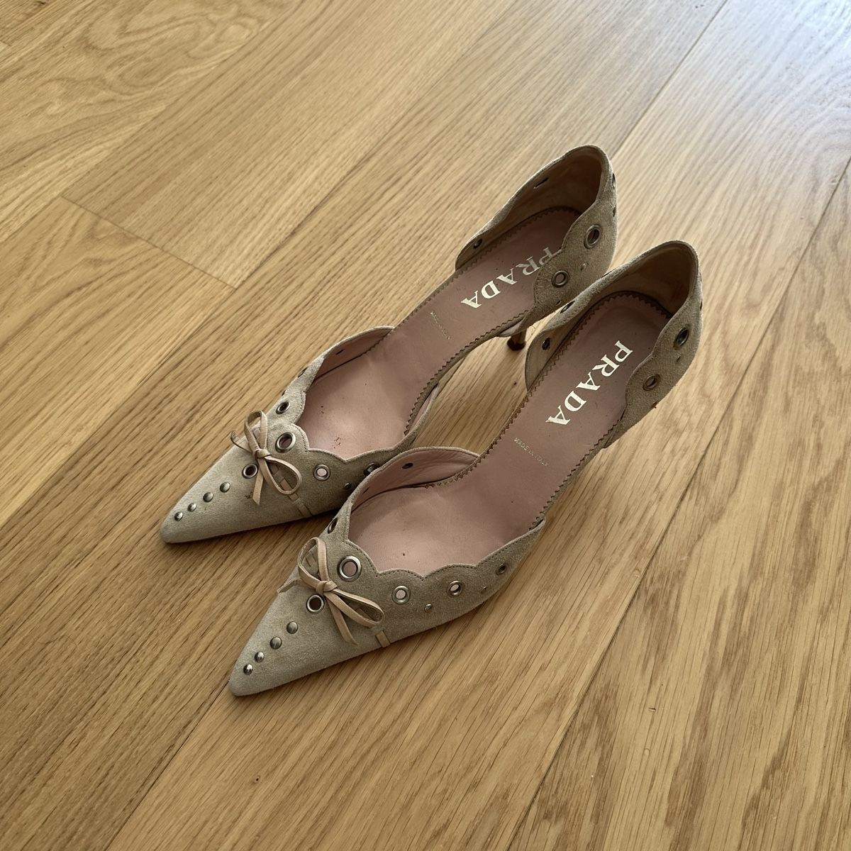 Prada Chaussures femmes: Prada Suede Pumps – D'occasion à Zürich par doraeotvos