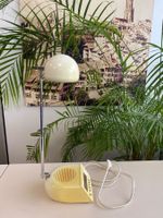 Tischlampe mit Wecker aus den 60-er-/70-er-Jahren !