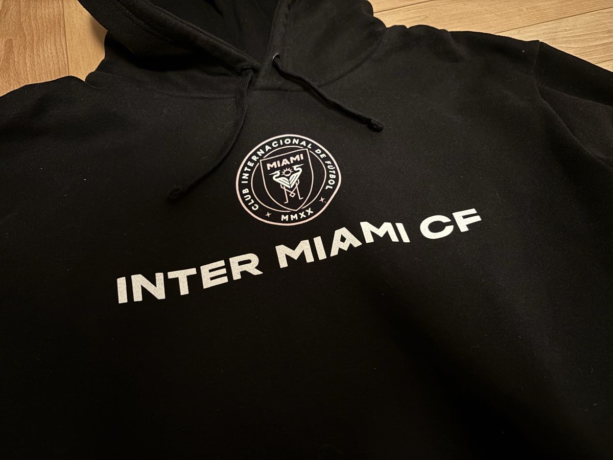 Maglioni & Felpe: Inter Miami CF Official Logo Pullover Hoodie Schwarz Messi – Usato da Luzern venduto da pengmarket_gmbh 1