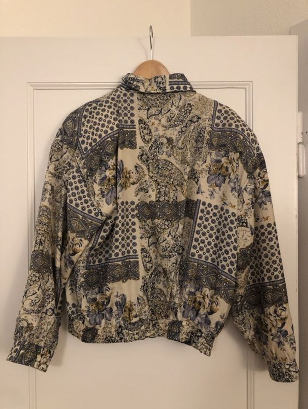 Jacken: Seidenjacke Gr. M mit speziellem Muste – Gebraucht aus Bern von christiane_pr 1
