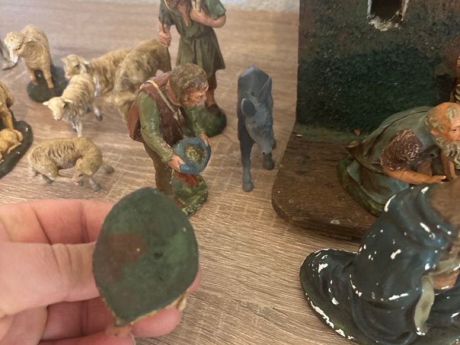 Statuette: Grosse, antike Krippe mit Figuren Komplett. – Usato da rheineck venduto da Neshi06 8