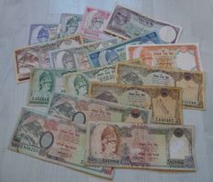 Lot ++ 15 alte Banknoten aus Nepal