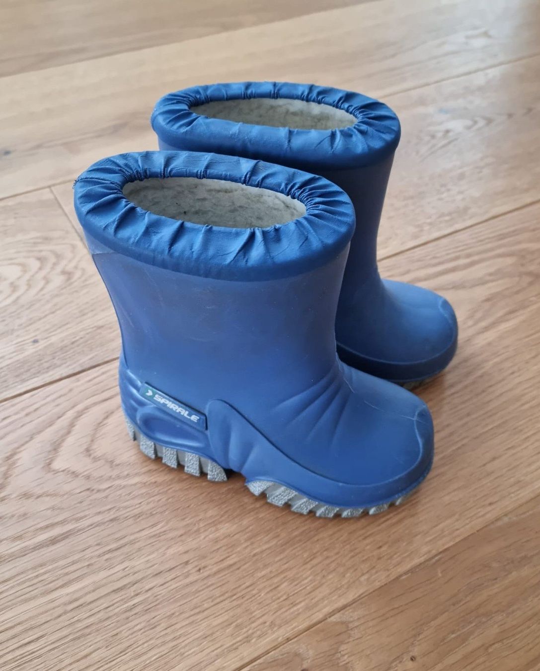 Spirale Chaussures garçon: Gummistiefel Spirale Grösse 22 – D'occasion à Laupen ZH par jbu_m9st