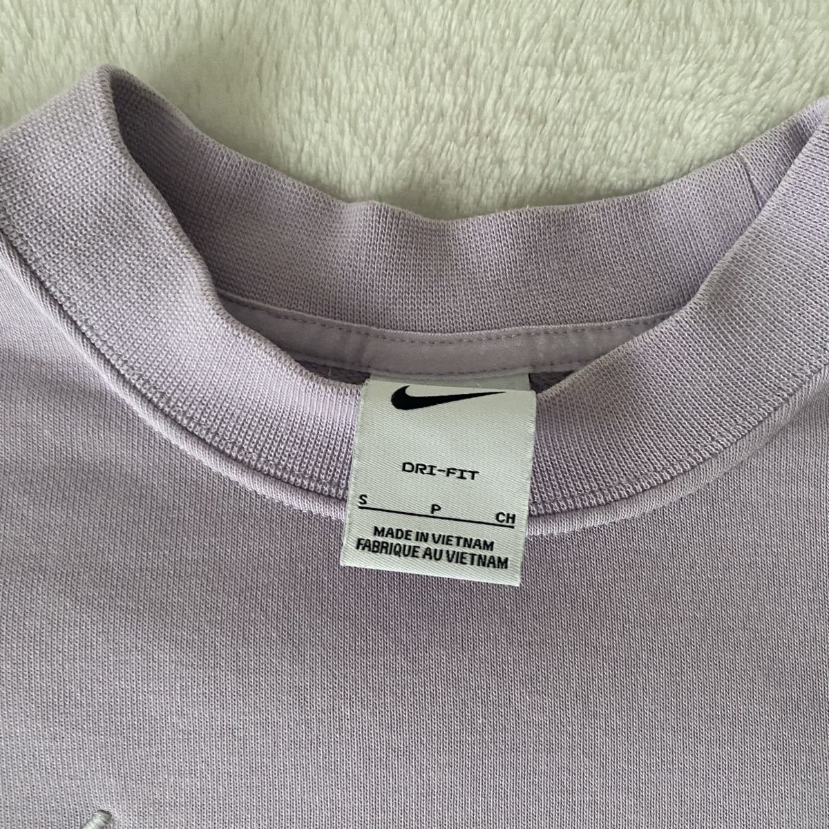 Nike Maglioni & Felpe: Nike Lilac Unisex S Pullover – Usato da Givisiez venduto da dor_xb9k 2
