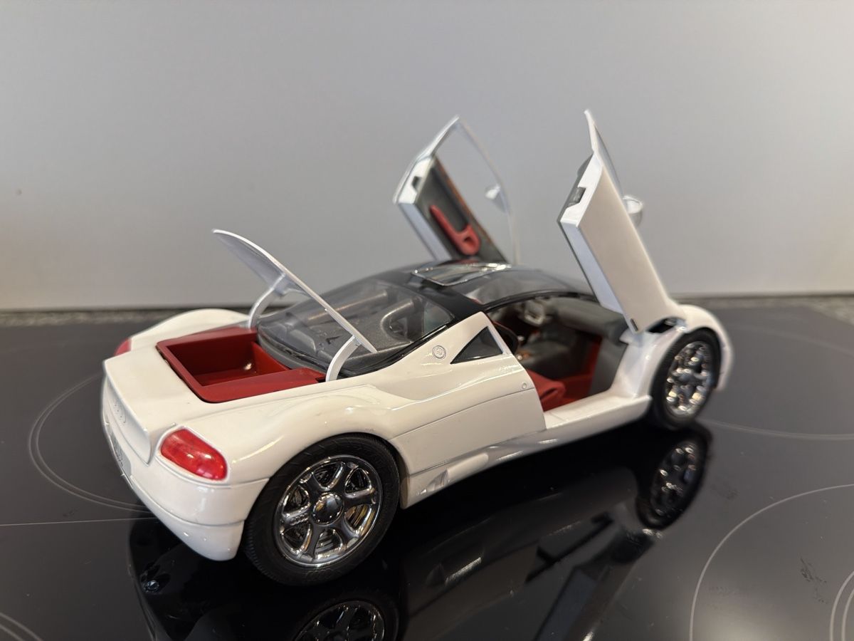 Revell Modellini d'auto: Audi Avus weiss - 1/18 - Revell – Usato da Wolfwil venduto da Rolex1 5