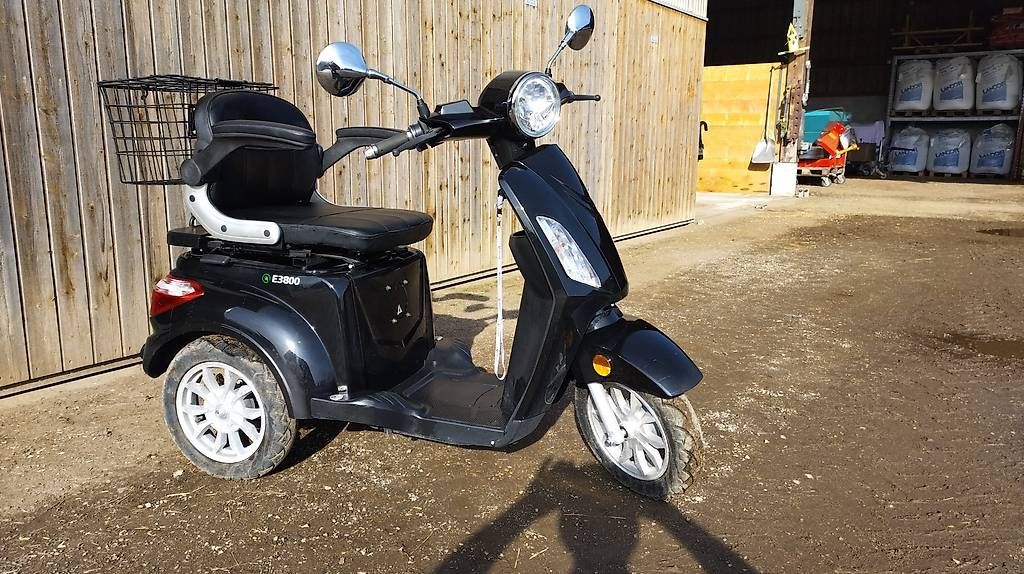 Voiturettes électriques: Véhicule électrique 3 roues. – D'occasion à Bassins par duj_jjc7 4