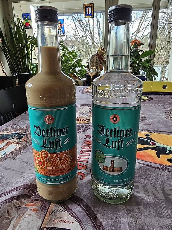 Spiritueux: 1 Flasche BERLINER LUFT Pfefferminz Likör Schoko – D'occasion à Binningen par Oberpfeiffe