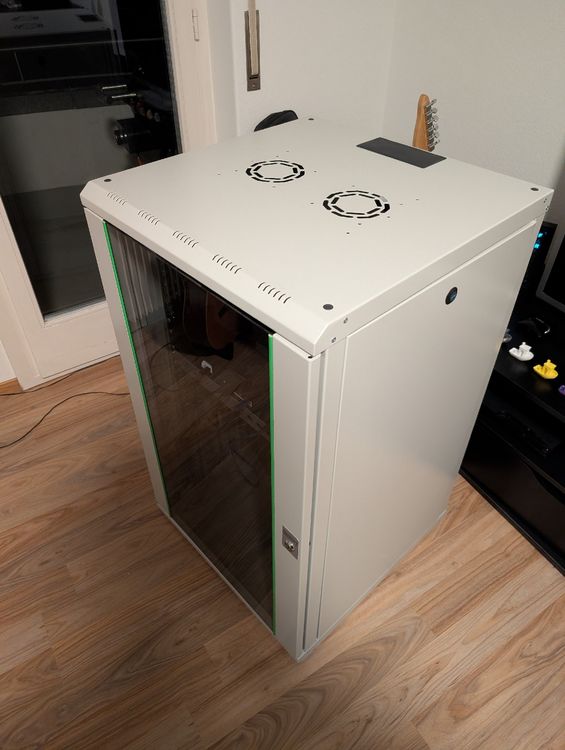 Server Rack mit Unifi Security Gateway Pro 4 (Gebraucht) in Bern für ...