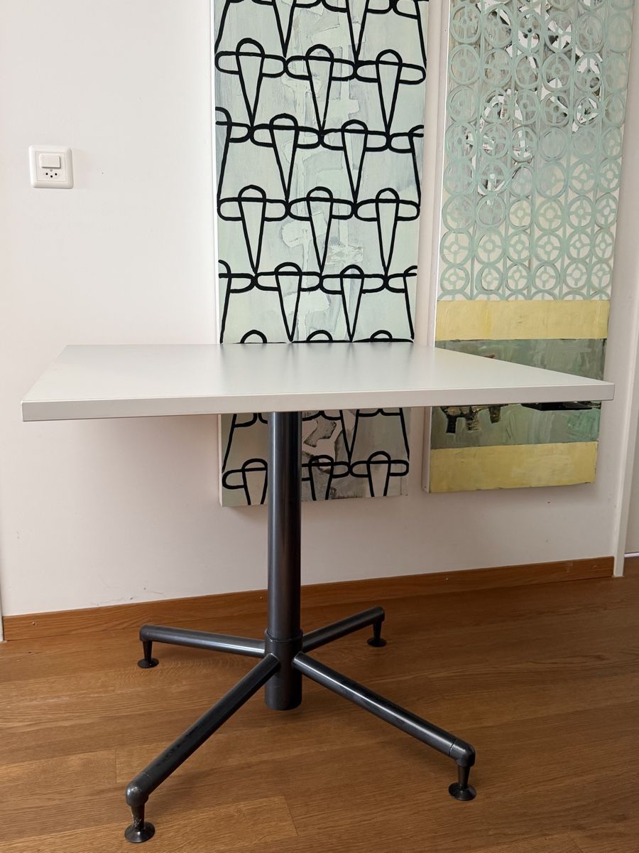 Tavoli: Tisch 80x80cm höhenverstellbar – Usato da Zug venduto da Teli2023 1
