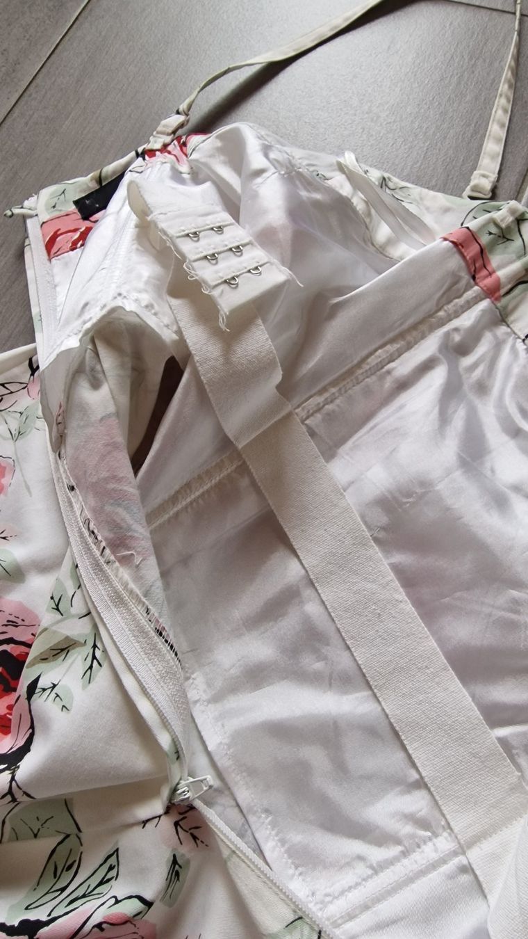 Vestiti: Schönes Kleid mit Rosen-Print – Usato da Wil  AG venduto da Kfloh 3