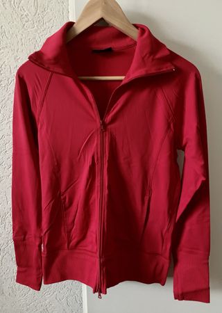 Sporty Red Jacket - Perfect for Autumn Layering Look!
