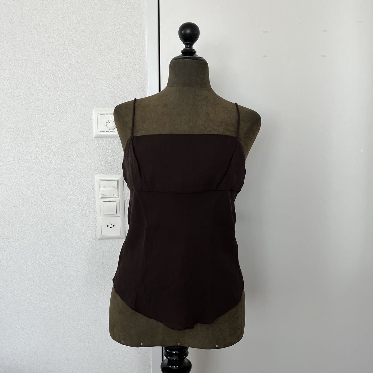 Armani Top: Armani Braunes Top – Usato da Zug venduto da saskia-chiara