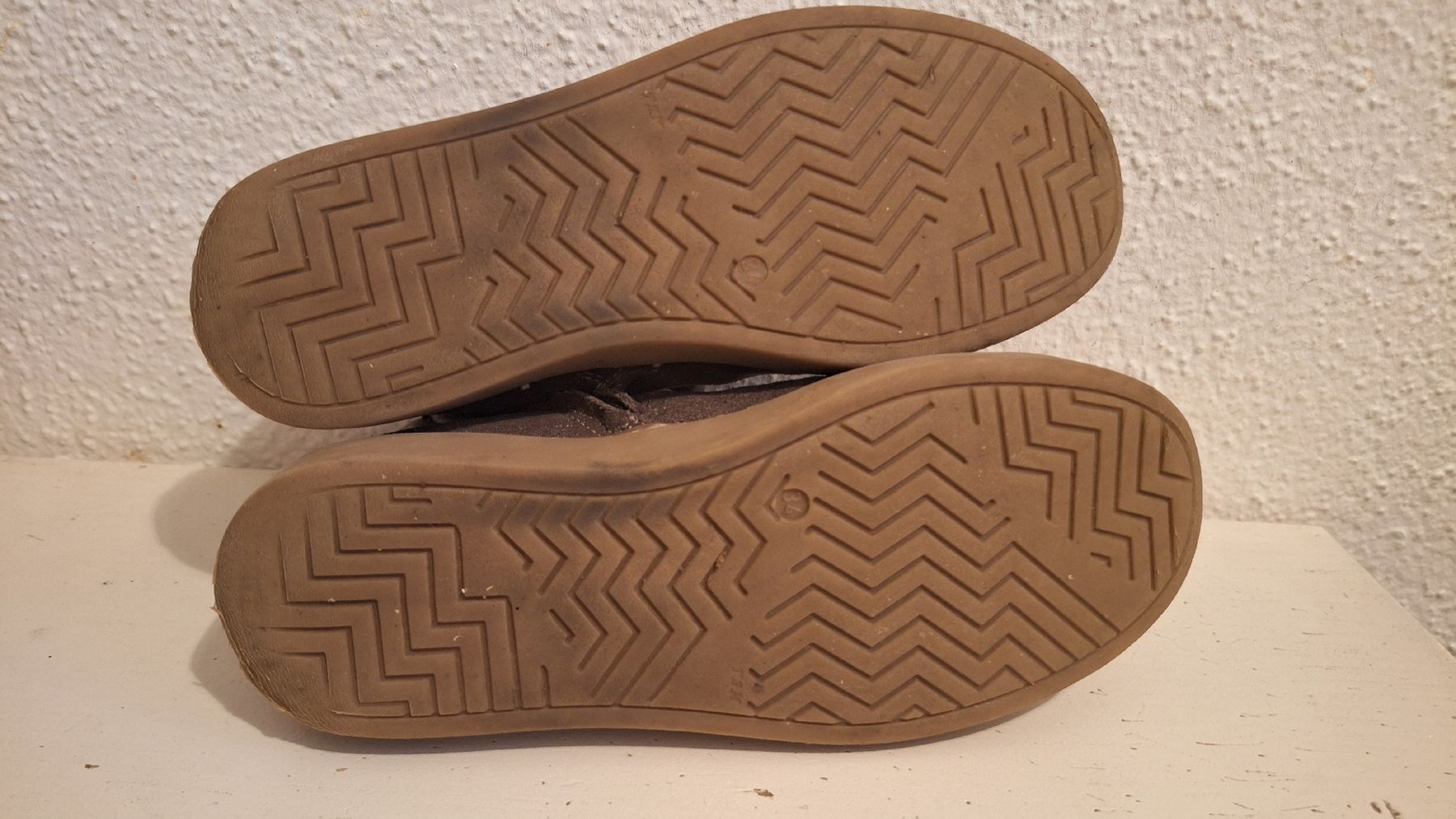 Schuhe für Jungen: Schuhe Mädchen 34, Wildleder Braun – Gebraucht aus Richterswil von C011 4