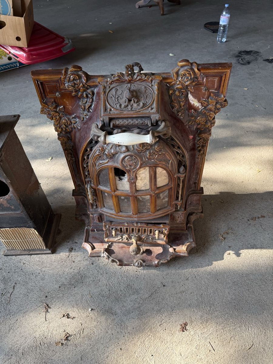 Poêles de chauffage: Fourneau en fonte émaillé ancien – D'occasion à Thonex par Dashan