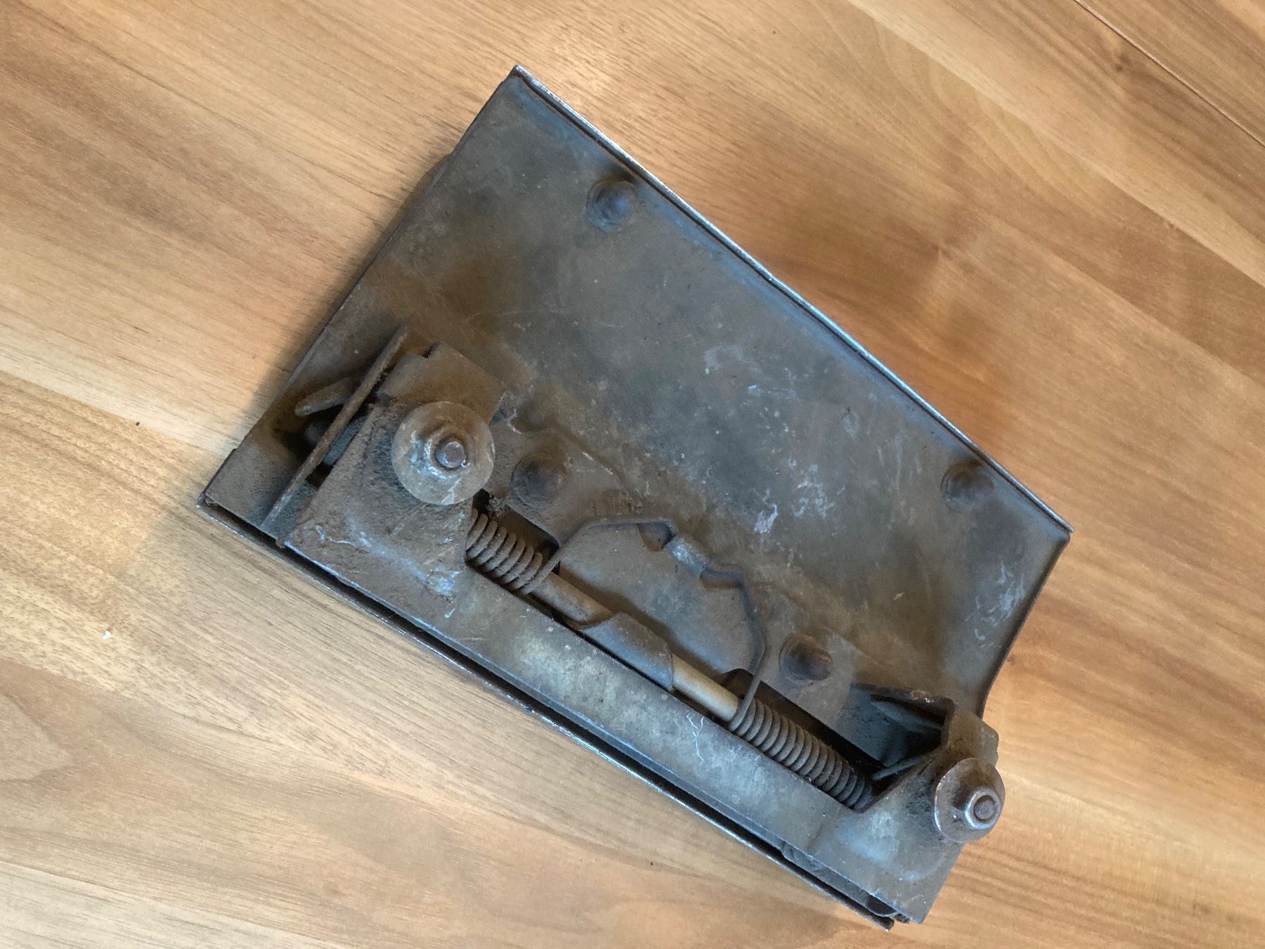 Lincoln Alle Autoersatzteile: Oldtimer Lincoln Mercury Tankdeckelklappe Heckstossstange – Gebraucht aus Dintikon von roed 1