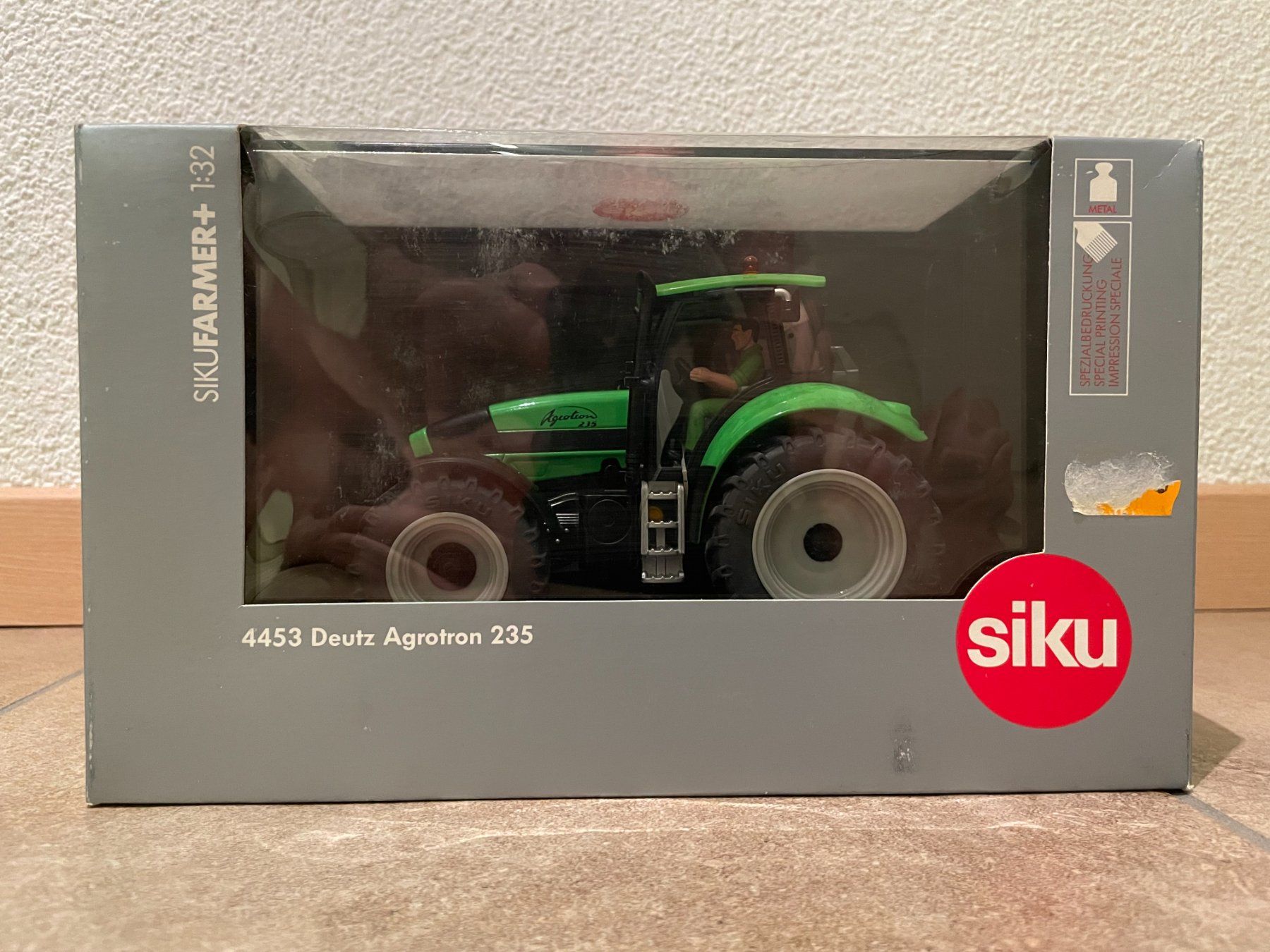 Deutz Trattori: SIKU Deutz Agrotron 235 – Nuovo e nell'imballaggio originale da Kreuzlingen venduto da Stefan1150 4