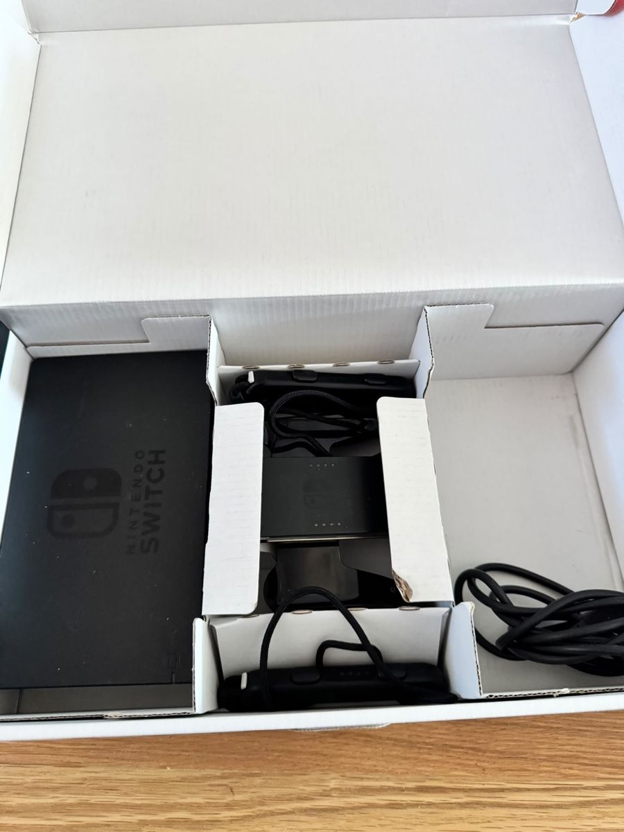 Nintendo Consoles: Nintendo Switch Bundle inkl. Pro Controller & Super Mario Od – D'occasion à Billens par oli_w6w2 5