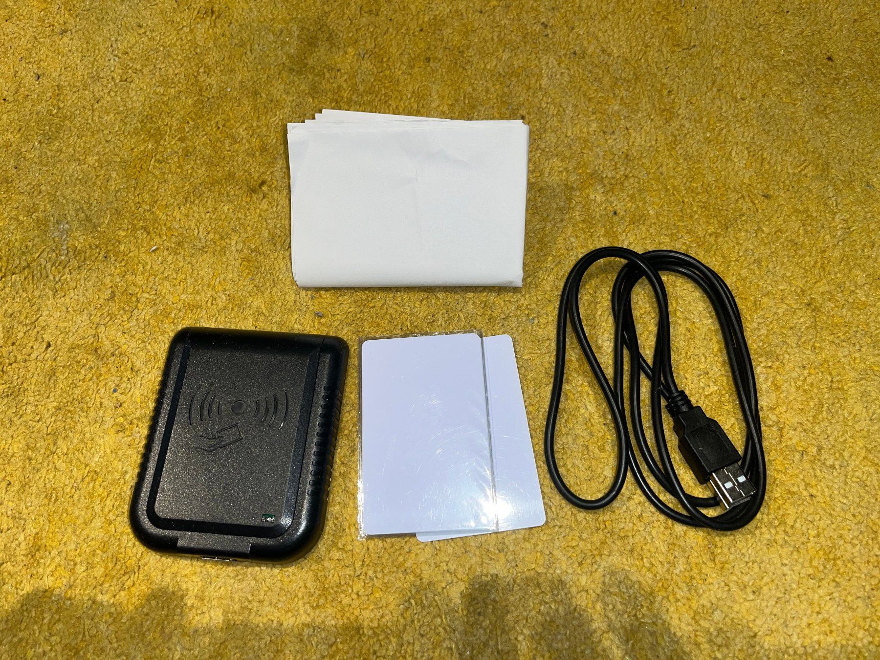 Lettori di schede: RFID USB Kartenleser 1 inklusive Karten – Usato da Hubersdorf venduto da Gewonnen 1