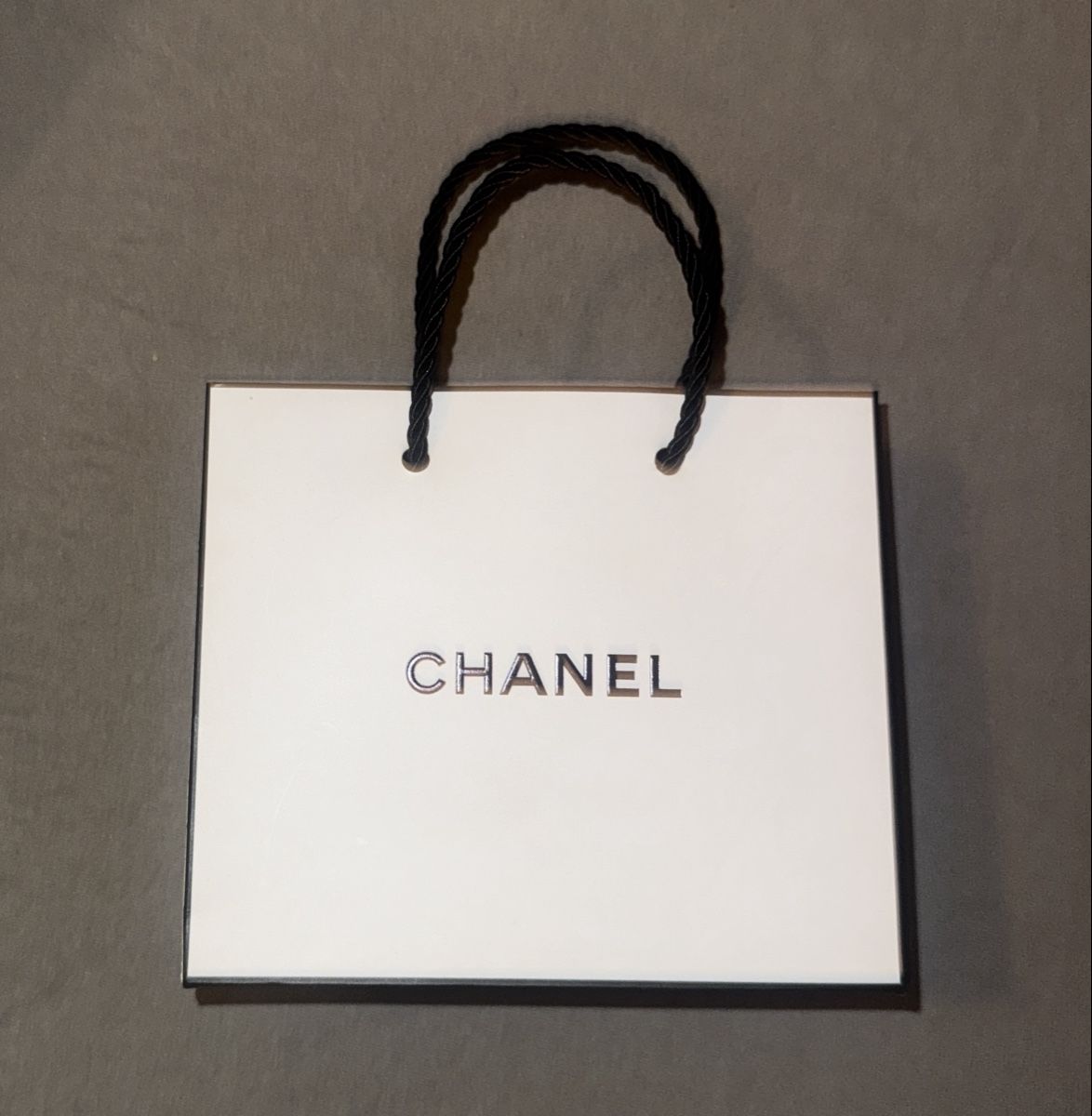 Chanel Borse: Petit sac Chanel blanc en papier – Nuovo (secondo la descrizione) da Thônex venduto da baladin_2008 1