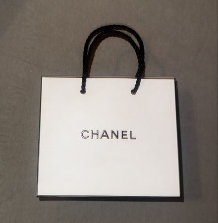 Petit sac Chanel blanc en papier 