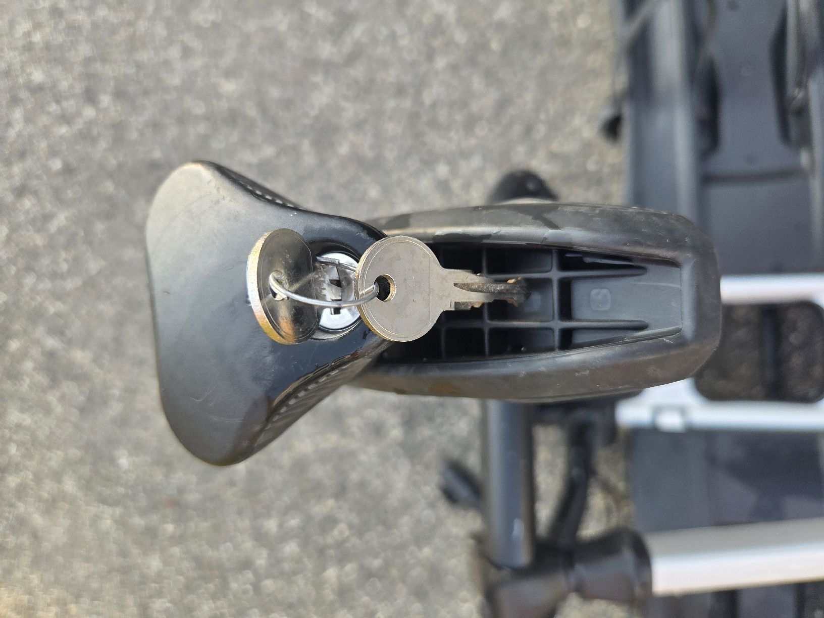 Thule Barres de toit: Thule EasyFold XT 933 Fahrradträger – D'occasion à Rickenbach SO par Prise91 2