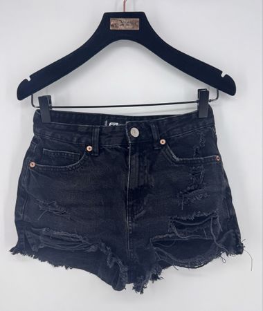 # WOMAN -  kurze Jeans Gr. XS - FB SISTER #
