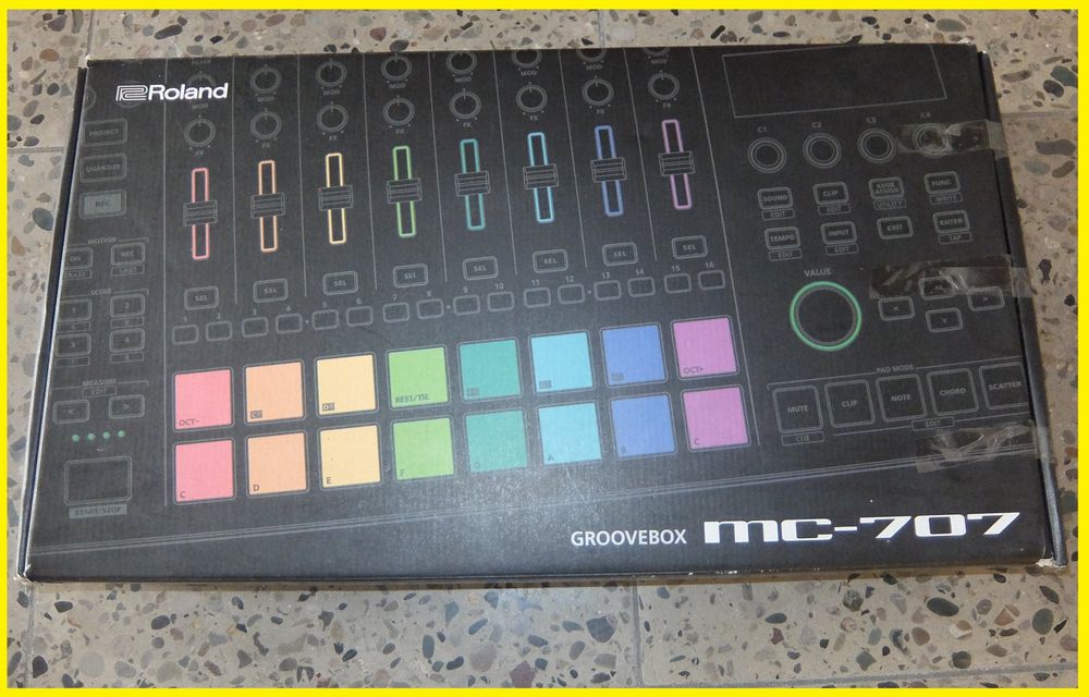 Roland MC 707 Groovebox mit SD Card und Abdeckung (Gebraucht) in Basel ...