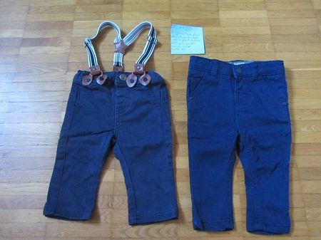 Lot de 2 "jeans" bleu foncé dont 1 avec bretelles enlevables