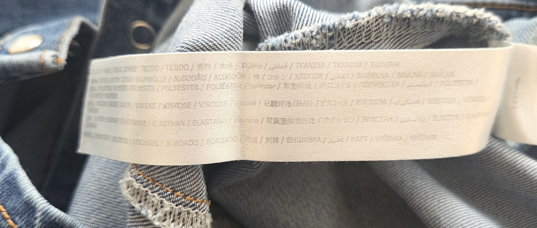 Twinset Camicette: Wunderschöne Jeans-Bluse von Twinset Actitude mit Perlen – Nuovo (secondo la descrizione) da Scherzingen venduto da tan_l9n2 5