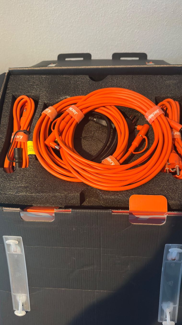 Generatori di corrente: POWERSTATION JACKERY EXPLORER 2000 PRO 2160 WH 2200W – Usato da kriens venduto da Pralinato5 4