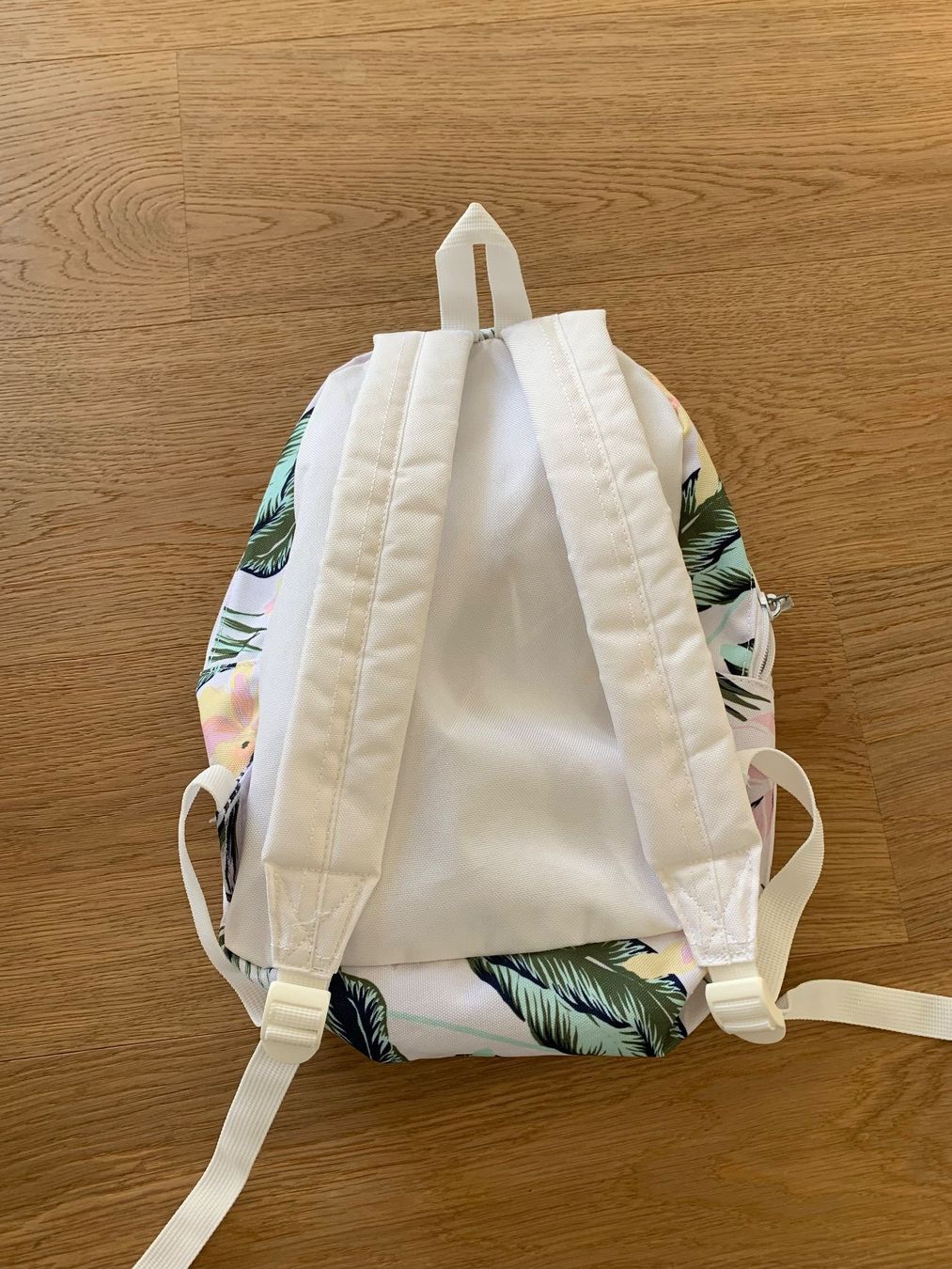 Roxy Borse & Zaini: Kleiner Rucksack von Roxy weiss mit Blumen – Usato da Signau venduto da stalder-langenegger 1