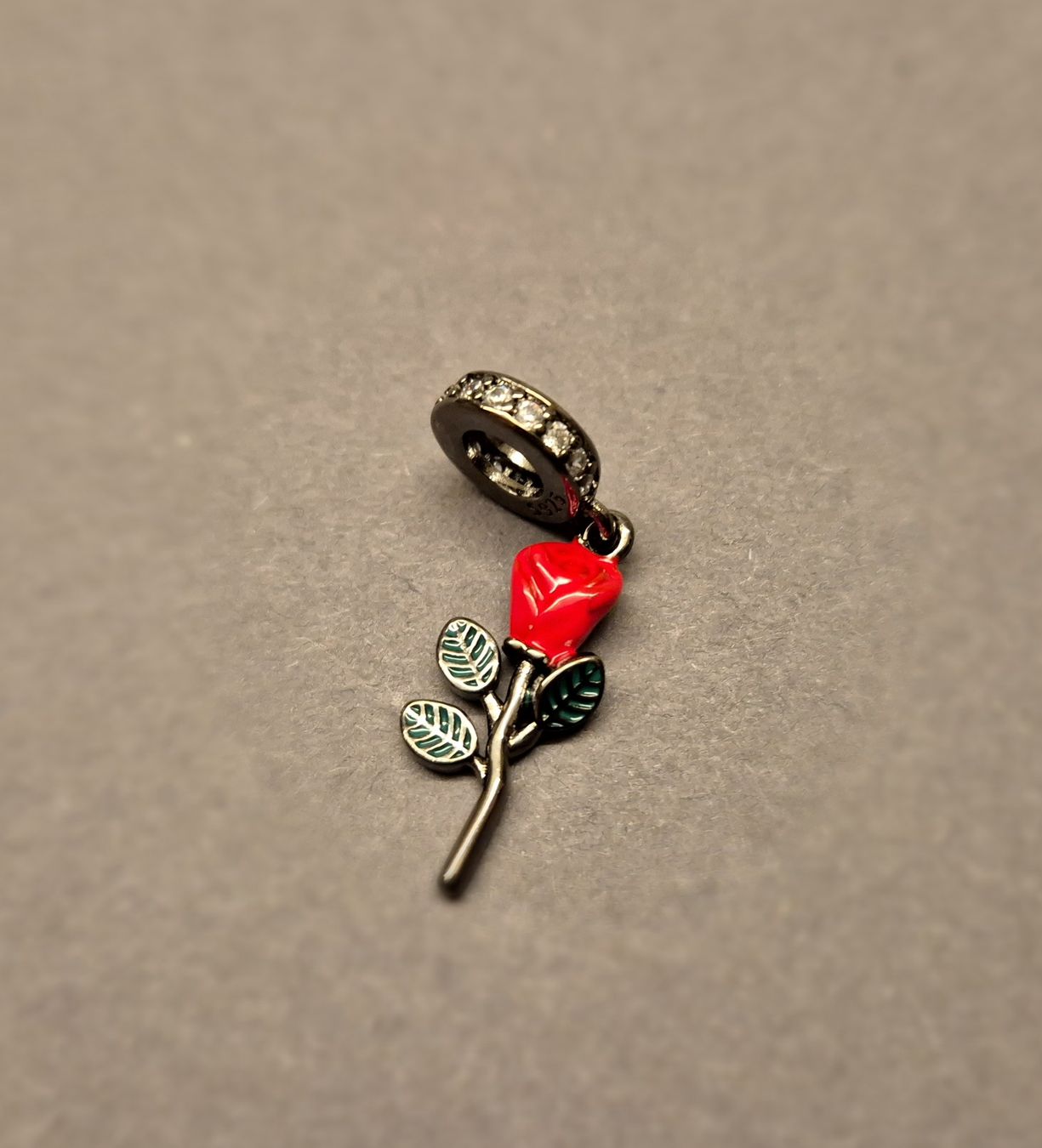Ciondoli: Charm Rose rot +Garantie – Nuovo (secondo la descrizione) da Rotkreuz venduto da Carbone_Bijou-Shop