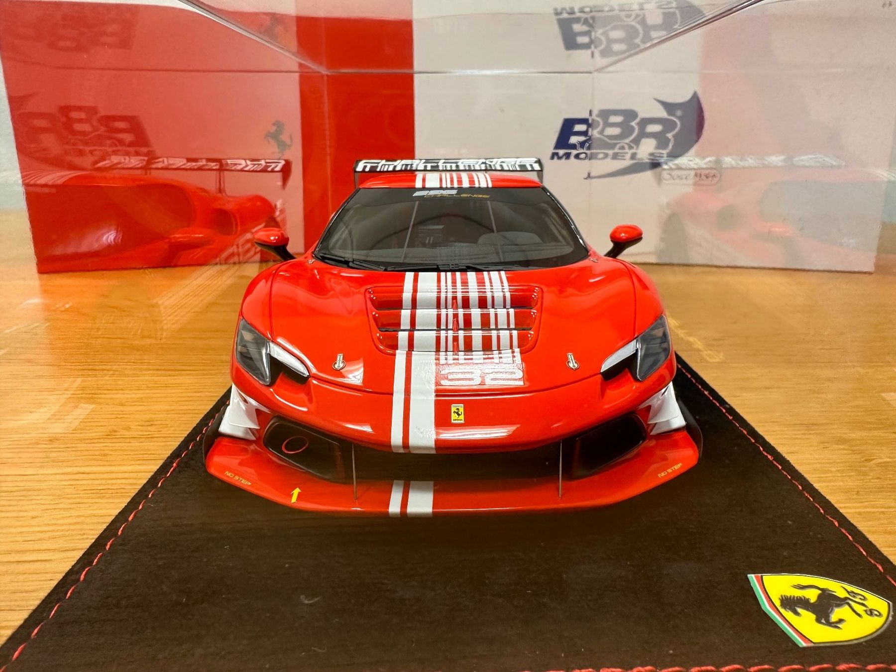 BBR Models Modellini d'auto: Ferrari 296 Challenge 2023 Launch Version 1/18 – Nuovo e nell'imballaggio originale da Stein AR venduto da Krabbe2 7