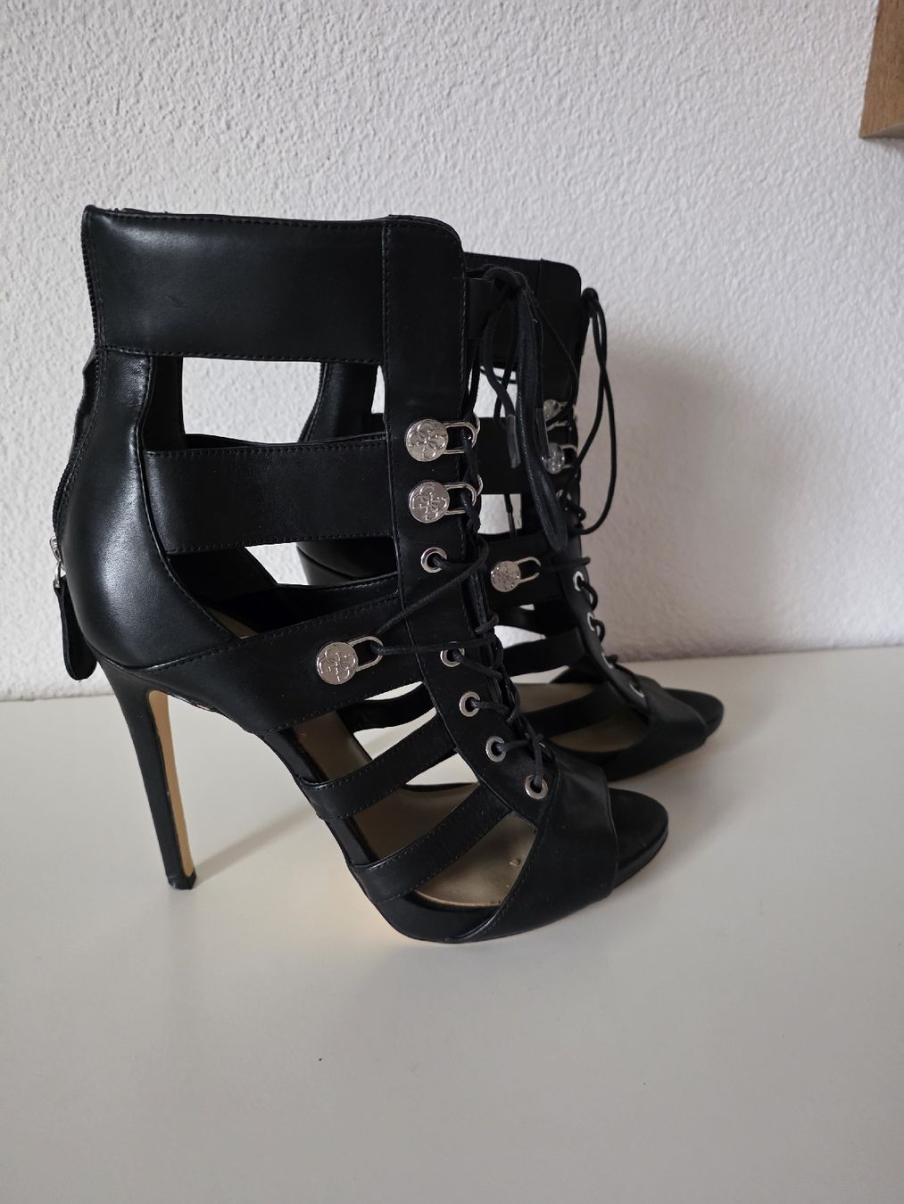 Guess Damenschuhe:  Guess Gladiator Lace-up Heels Size 40 - Perfect for Su – Neu (gemäss Beschreibung) aus Brüttisellen von par_8zbj