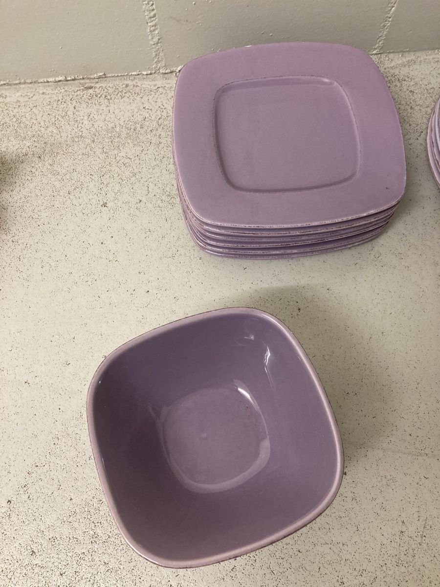 Set di piatti: Vaisselle violette (17 pièces) – Usato da Bremgarten b. Bern venduto da nathalie83 1