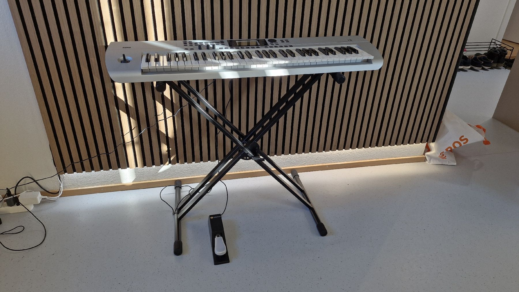 Korg Instruments de musique: Korg i3 Workstation inklusive Ständer und Pedal – D'occasion à Zürich par jak_6m6k 1