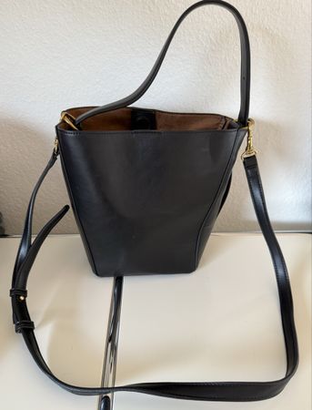 Schwarze Handtasche von Zara mit kleinem Täschchen. Top!