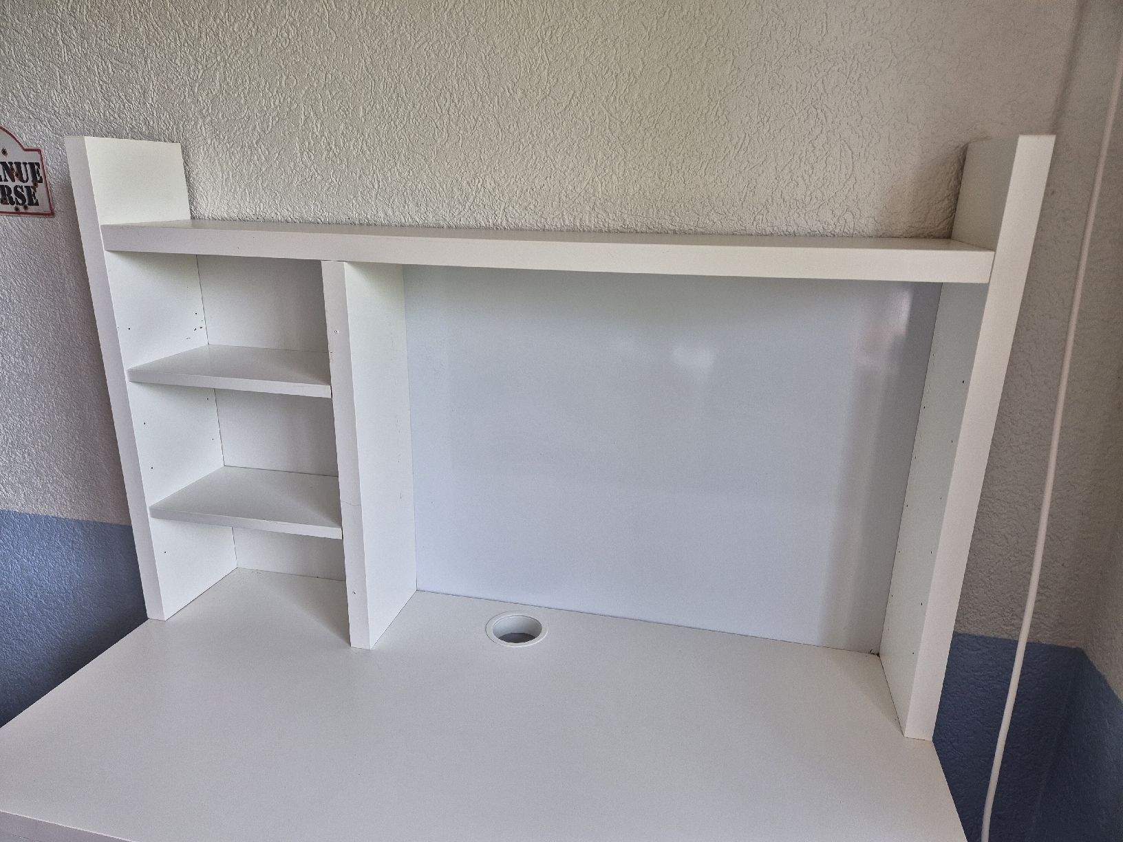 Ikea Scrivanie: bureau enfant IKEA blanc – Usato da Chézard-St-Martin venduto da mga_wx9m 1