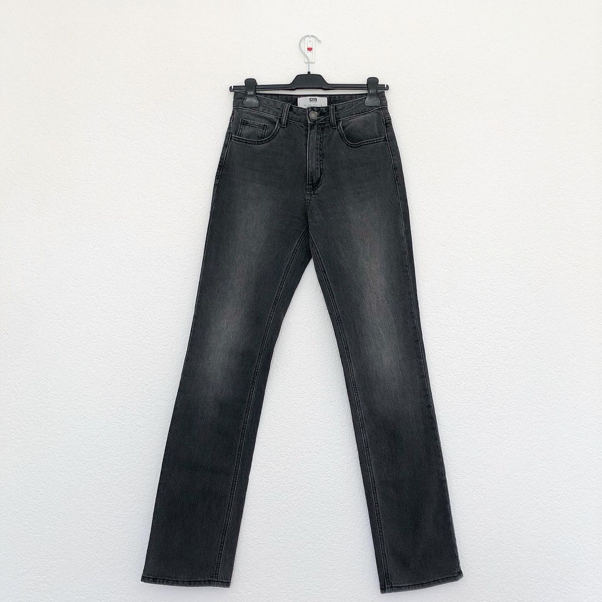 Stradivarius Jeans: Straight Leg Jeans Stradivarius – Nuovo (secondo la descrizione) da Chur venduto da faja7000