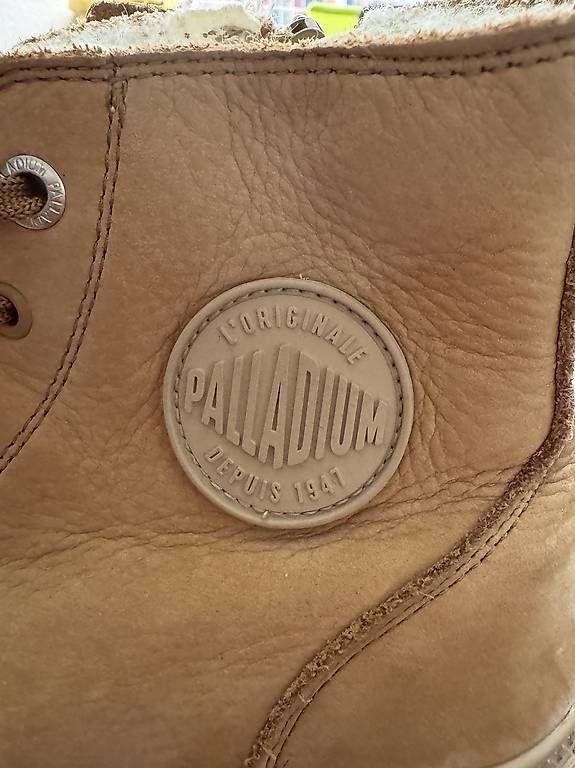 Scarpe da uomo: Chaussures Palladium - Taille 41 neuve  – Usato da Versoix venduto da Tamaze47 1