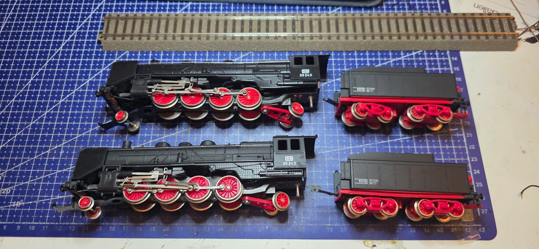 Lima Modellini di ferrovie: Lima DB39 243 2 stück HO/DC analog – Usato da Hochfelden venduto da Danizh0